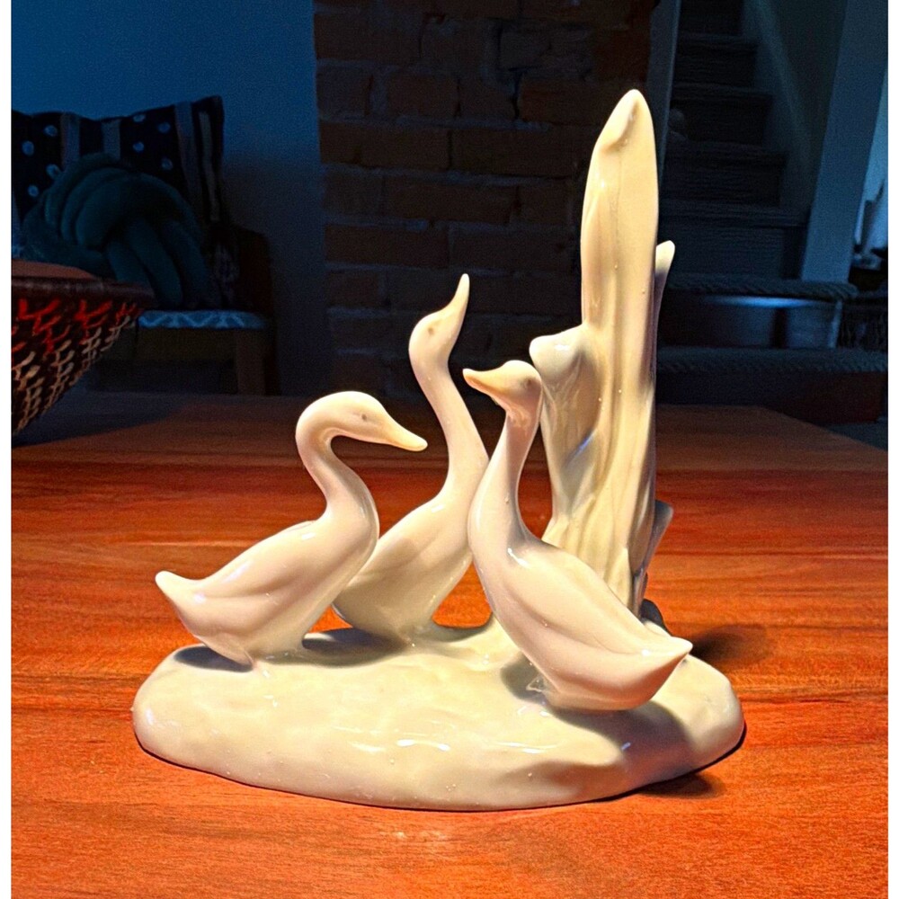 Nao White Glossy Porcelain Geese Bird Figurine Art Pottery Spain